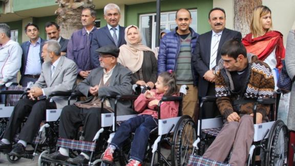 Kahramanmaraş Kız Anadolu İmam-Hatip Lisesinde, Tekerlekli Sandalye Dağıtım Töreni Yapıldı.