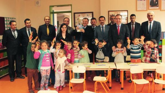 Dulkadiroğlu Kaymakamı Türköz, Vilayetler Hizmet Birliği Anaokulunu ziyaret etti.
