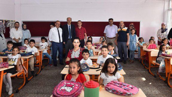 Dulkadiroğlu Belediye Başkanı Necati OKAY, Yeni Eğitim Öğretim Yılı İlk Gününde Öğrencilerimizi Yalnız Bırakmadı