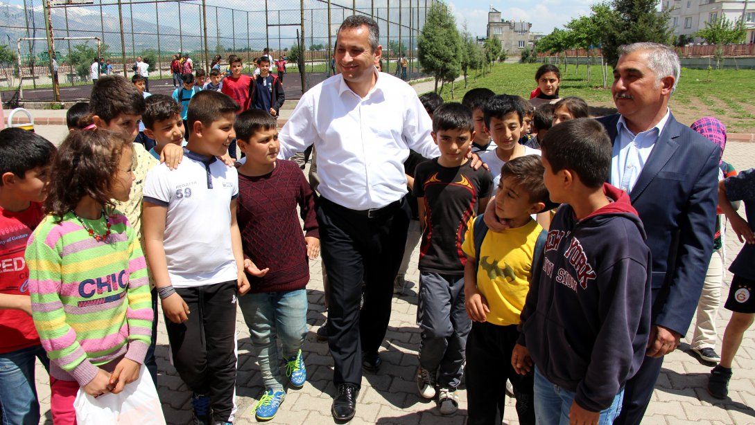 Dulkadiroğlu Kaymakamımız Kadir OKATAN´ın Muhammed Fatih Safitürk Ortaokulu Ziyareti