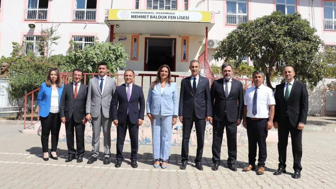 MEHMET BALDUK FEN LİSESİNDE ÖĞRENCİLERE OKUL FORMASI VE ÇANTA DAĞITIMI YAPILDI